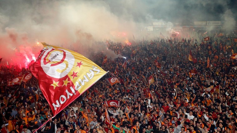 Titel Galatasaray zorgt voor volksfeest en bijzondere beelden
