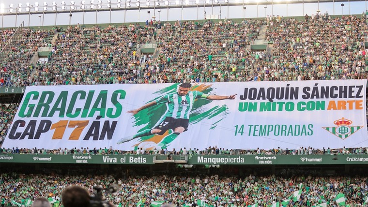 Emotioneel afscheid voor Joaquín (41): 'Een droom die uitkomt'