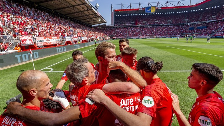 Feest in Enschede: Twente geeft Brama droomafscheid met Europees voetbal