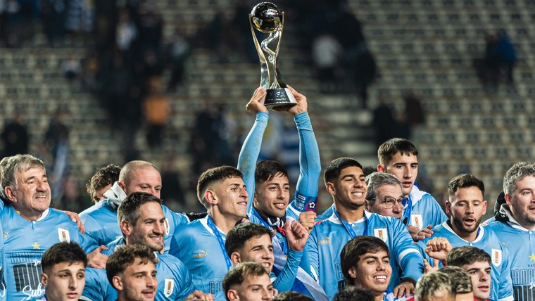 Uruguay Onder-20 wint wereldtitel en ontvangt felicitaties van grote namen