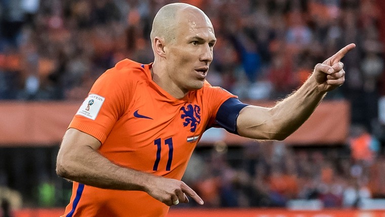Robben deelt levenslessen aan WK-vrouwen: 'Dan zit je al fout'
