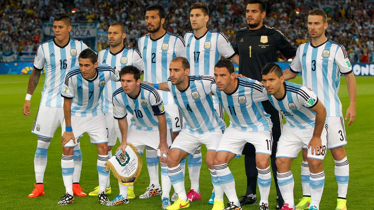 Jarige Messi krijgt ovatie op afscheidsfeestje WK-wereldgoalmaker