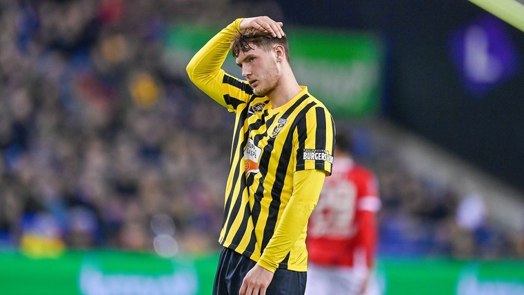 Dramatische seizoenstart voor voormalig Vitesse-spits Bialek