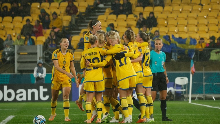 Zweden met grote overmacht naar achtste finale, mogelijk tegen Oranje Leeuwinnen