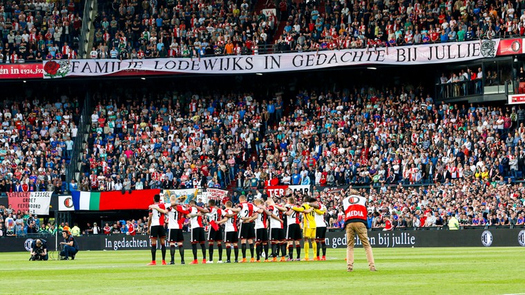 Hand in hand naast de kist: Patrick Lodewijks, vriend van Feyenoord en PSV