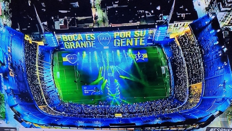 Uitzinnige Boca Juniors-fans zetten boel op stelten bij komst Cavani