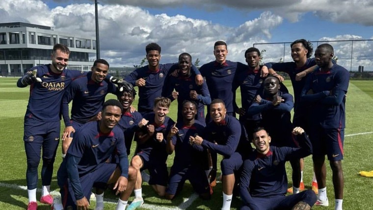 Mbappé deelt foto met overbodige PSG-spelers: 'Bomb squad'