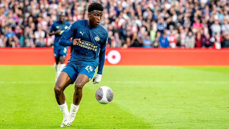 Babadi (18) viert PSV-debuut met een prijs: 'Die Kuip-vrees viel gelukkig reuze mee'