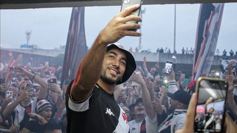 Fans onthalen Payet groots bij Vasco da Gama - Voetbal International