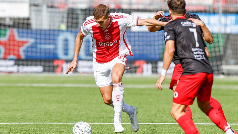 Blunder Medic leidt eerste puntenverlies van Ajax in