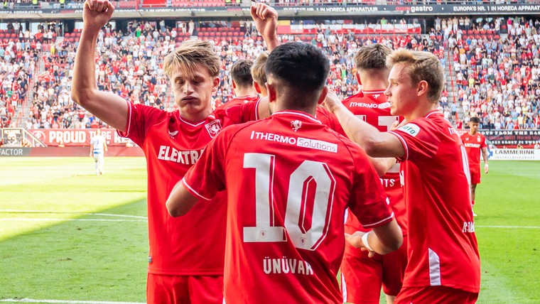 Steijn schiet FC Twente langs stug PEC Zwolle én naar koppositie