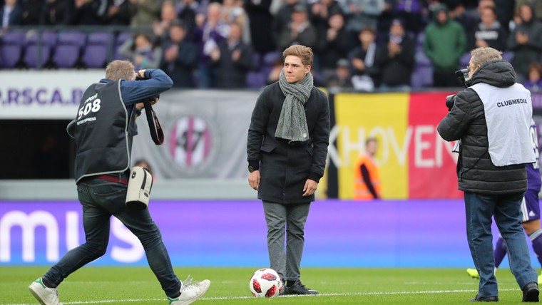 Evenepoel toont na etappe dat hij zijn voetbalkunsten nog heeft