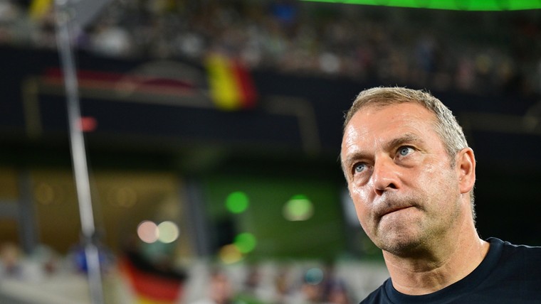 Flick luidt de noodklok na blamage: 'Duitse voetbal moet wakker worden'