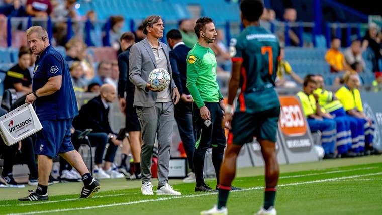 Vitesse blijft aanmodderen binnen en buiten het veld