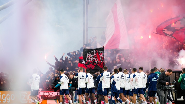 Supporters stomen Ajax klaar voor Klassieker tegen Feyenoord
