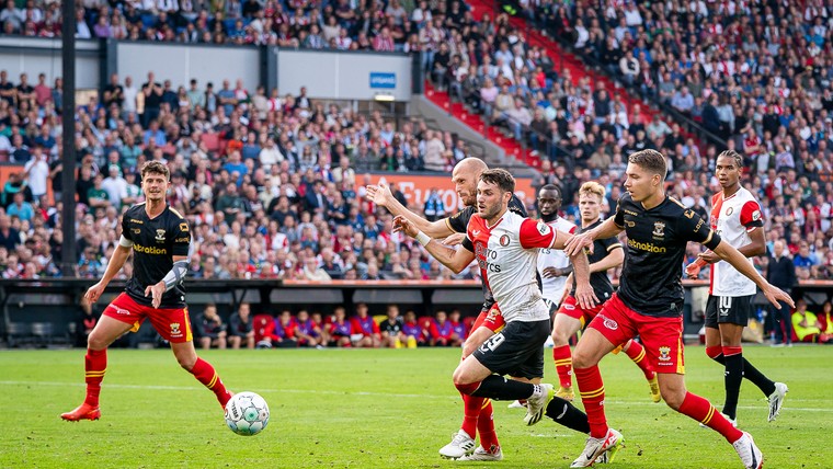 Giménez al op tien doelpunten bij simpel winnend Feyenoord