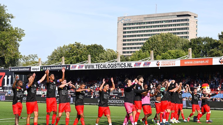 Fans door elkaar, nostalgie en topzes in Rotterdam: over een bijzondere derby