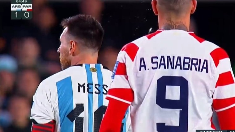 Messi spaart 'spuger' Sanabria: 'Ik weet niet wie deze man is'

