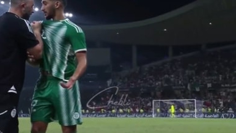 Algerije-speler krijgt het na wissel aan de stok met bondscoach
