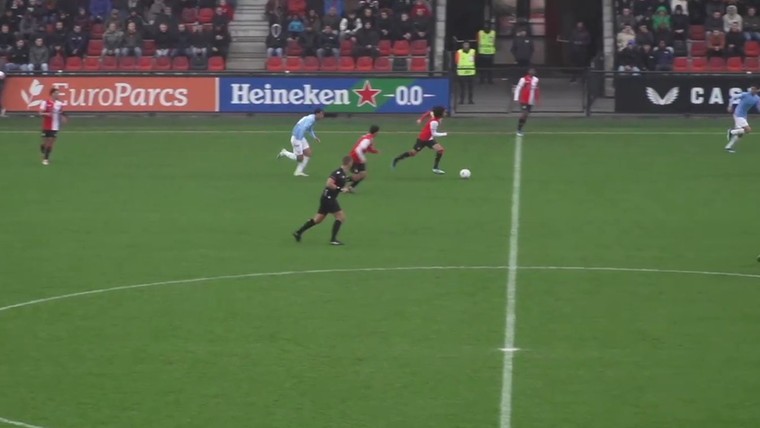 Feyenoord geeft voorsprong weg in Youth League, maar blijft koploper