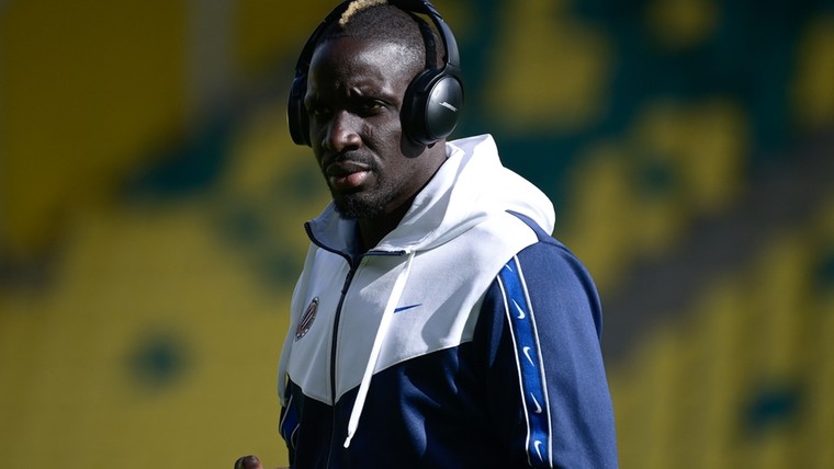 Sakho levert contract in na 'bezem-incident'