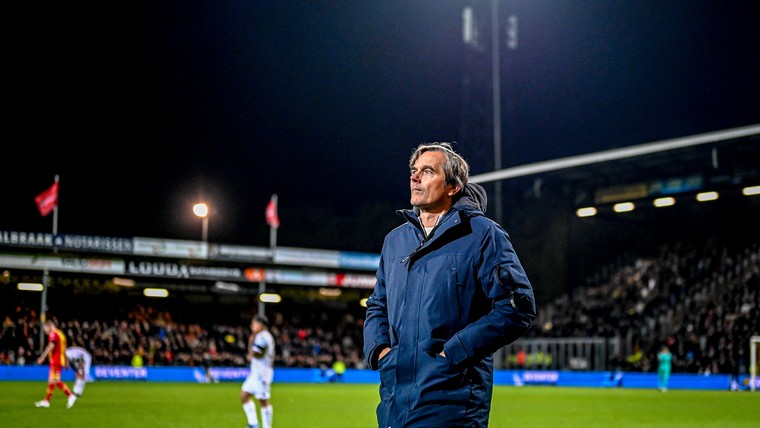 Cocu houdt zijn mond na harde nederlaag Vitesse: 'Dat zegt eigenlijk meer'