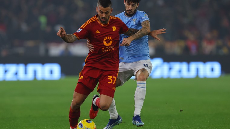 Angstig Lazio en AS Roma houden elkaar in houdgreep in Derby Della Capitale