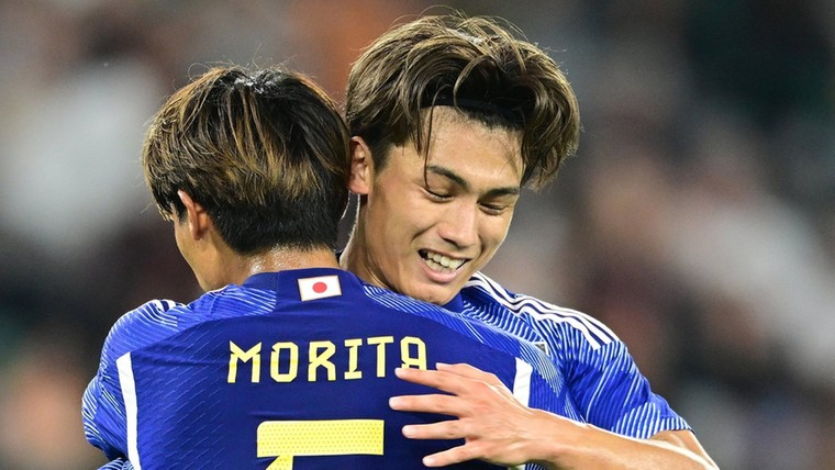 Feyenoorder Ueda vertelt emotioneel verhaal na hattrick voor Japan