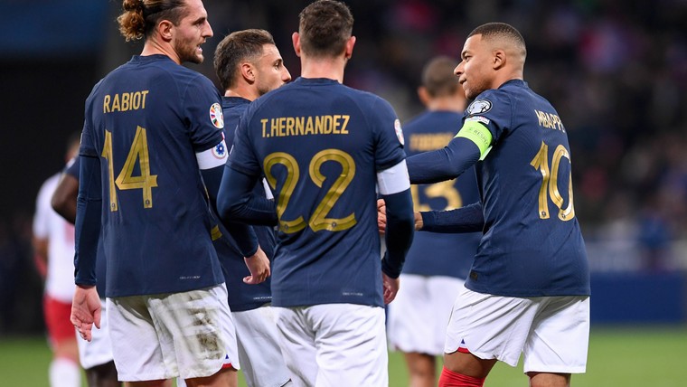 Frankrijk met zeven goals voor rust (!) op koers voor recordzege