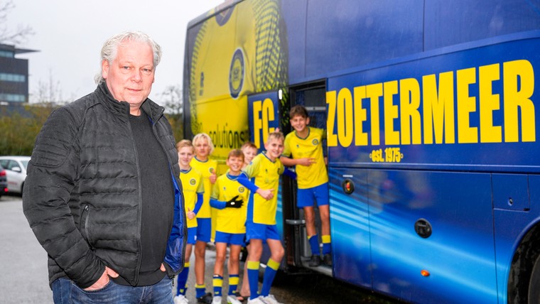 'Een Vierdeklasser met een spelersbus, dat is natuurlijk waanzin'