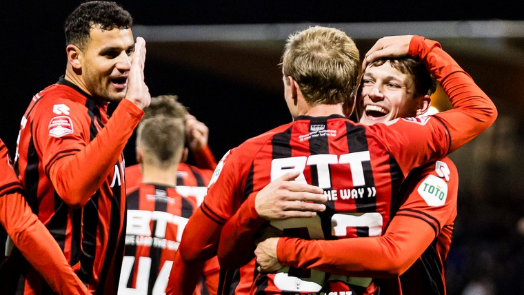 Willem II niet te stoppen, Groningen wint voor het eerst sinds september