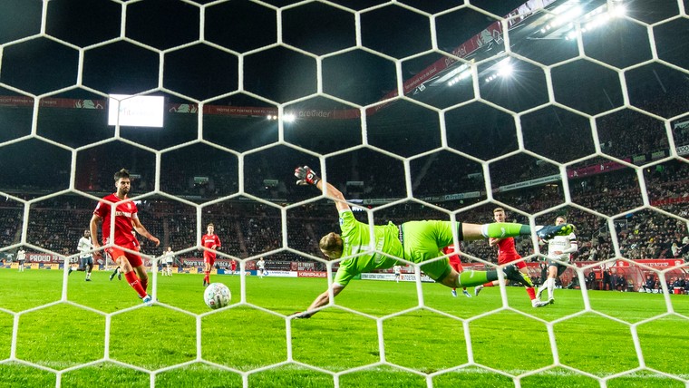 FC Twente zorgt voor verbijstering tegen PSV: 'Dit zie je nergens ter wereld'