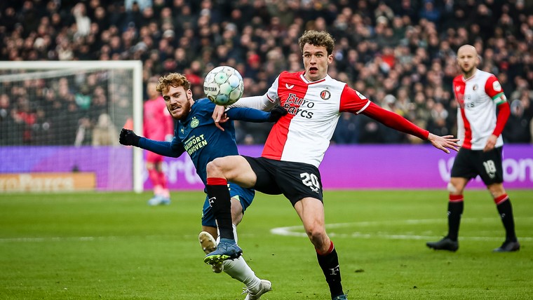 Frustratie bij Wieffer na nederlaag tegen PSV: 'We doen het onszelf aan'