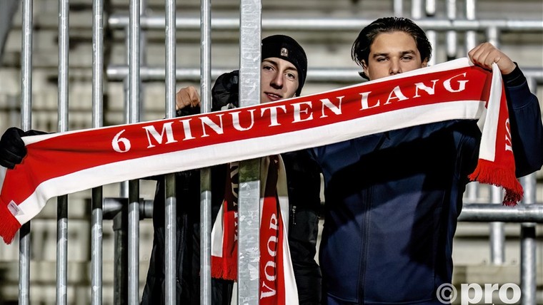 Ajax compenseert fans: sjaal, consumptie en een knipoog