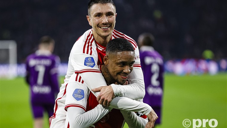 Ajax vervolgt opmars in Eredivisie met moeizame zege tegen Sparta