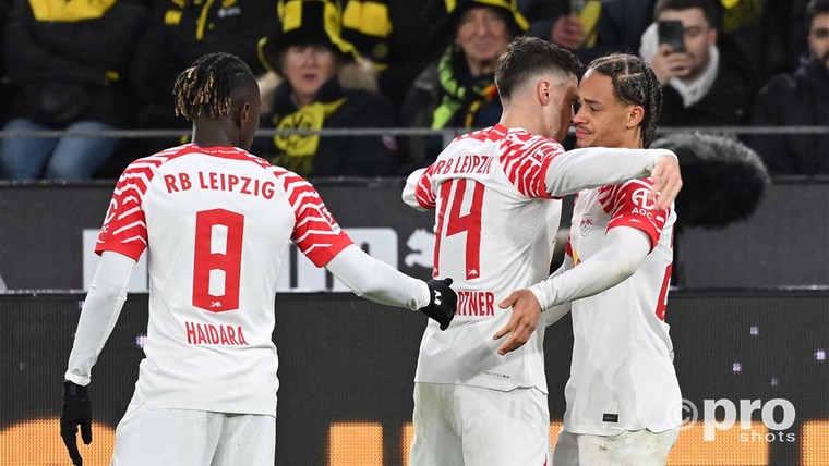 Dapper Dortmund na rode kaart Hummels strijdend ten onder tegen Leipzig