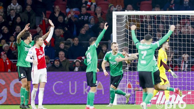 Ajax vergooit zege in laatste competitieduel van het jaar 