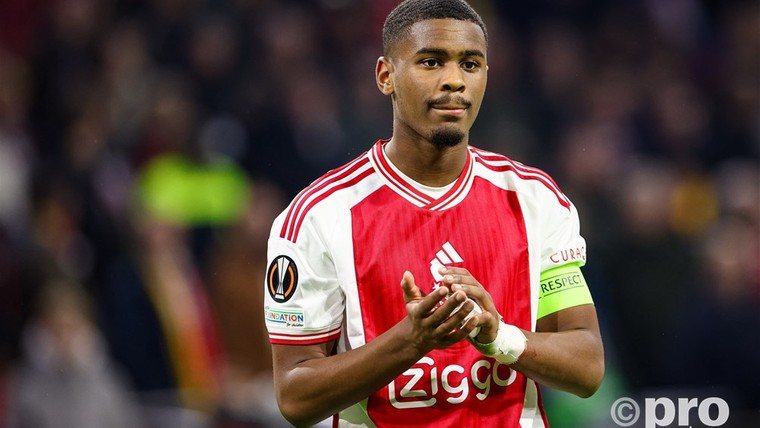 Jorrel Hato is het spaarzame lichtpuntje van Ajax in 2023
