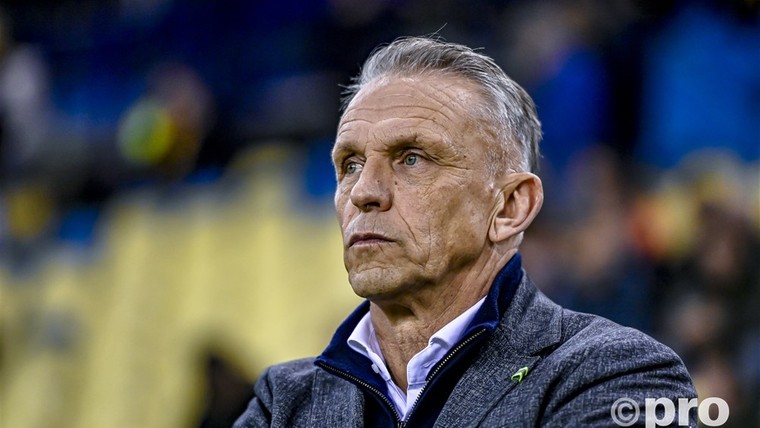 Vitesse maakt het seizoen af met Sturing als hoofdcoach