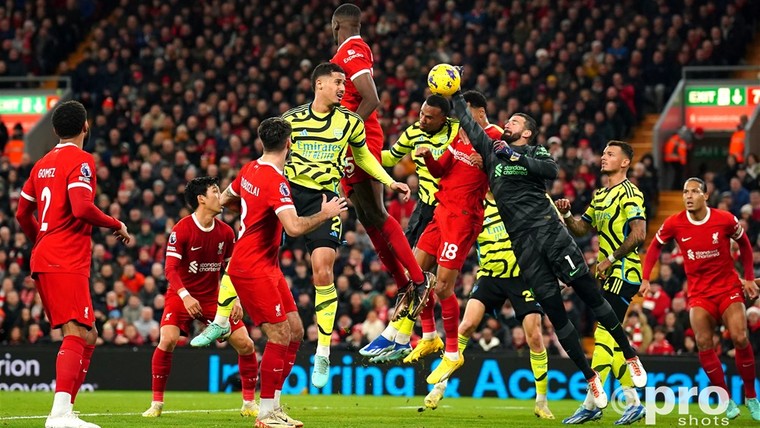 Koploper Arsenal slaat aanval Liverpool af in intense kraker op Anfield