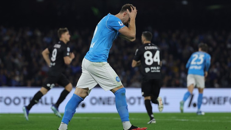 Dolend Napoli ontsnapt door zwakke penalty aan volgende nederlaag