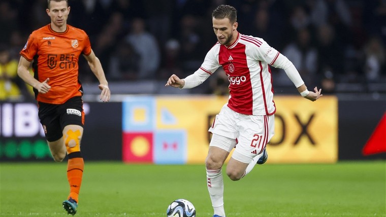Ajax heeft drietal middenvelders ook bij seizoenshervatting nog niet terug