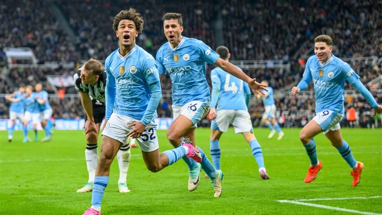 Guardiola lyrisch over jonge matchwinner: 'Hij kan op vijf posities spelen'