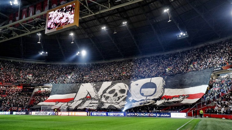 Ajax en Feyenoord krijgen boetes van UEFA na laatste groepsduels