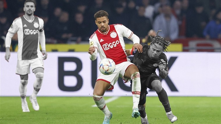 Zo anders zagen de opstellingen van Ajax en PSV er vorig seizoen uit