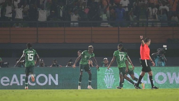 Nigeria worstelt zich langs Angola naar de halve finale