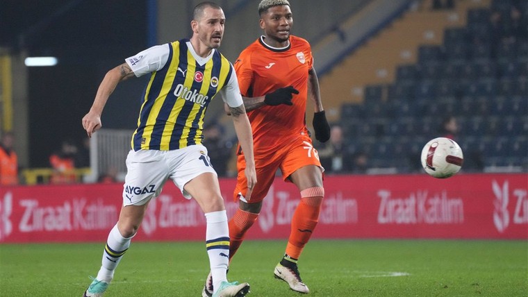 Emoties lopen hoog op bij Fenerbahçe: Bonucci gaat trainer te lijf in de rust