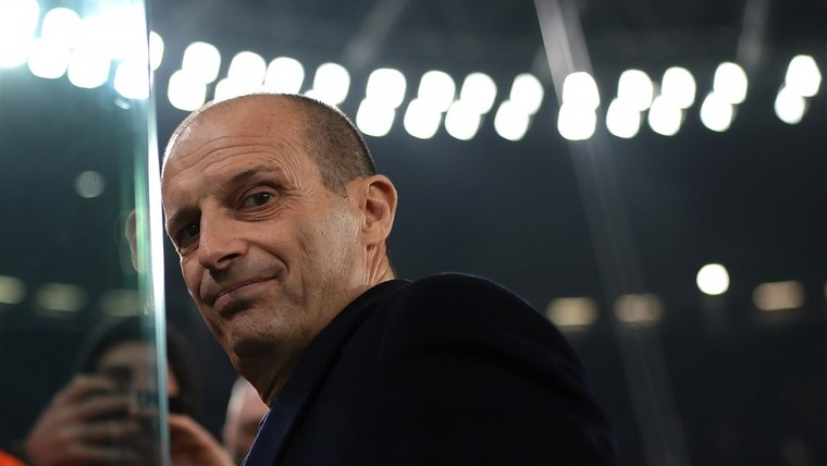 Aanhang Juventus jouwt eigen spelers uit en gaat achter trainer staan