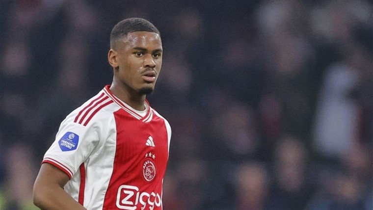 Ajax houdt Hato met nieuw contract uit handen van Engelse topclubs