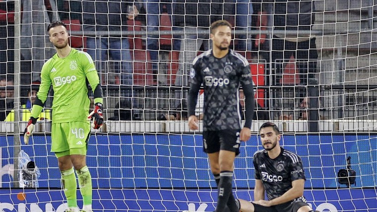 Ajax-seizoen pijnlijker en pijnlijker: puntendieptepunt en recordachterstand